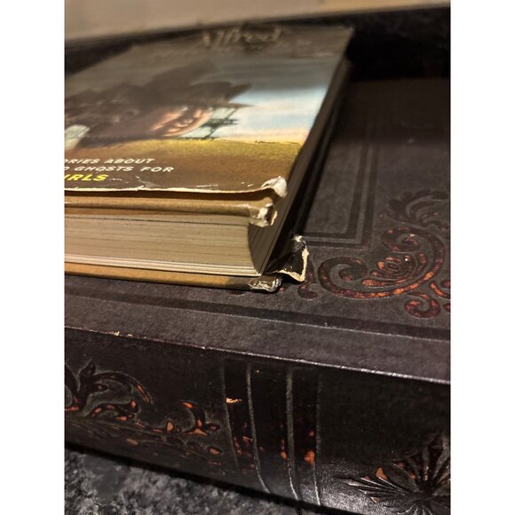 Vintage Alfred Hitchcocks Haunted Houseful Hardcover Book Dust Jacket 1961 - Picture 3 of 14